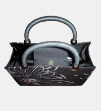 角バッグ(黒・上から)